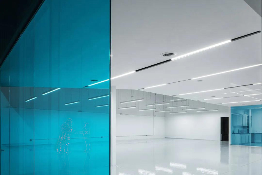 办公室设计装修：现在，光线和彩色玻璃成了最好的设计师,华可可建设集团